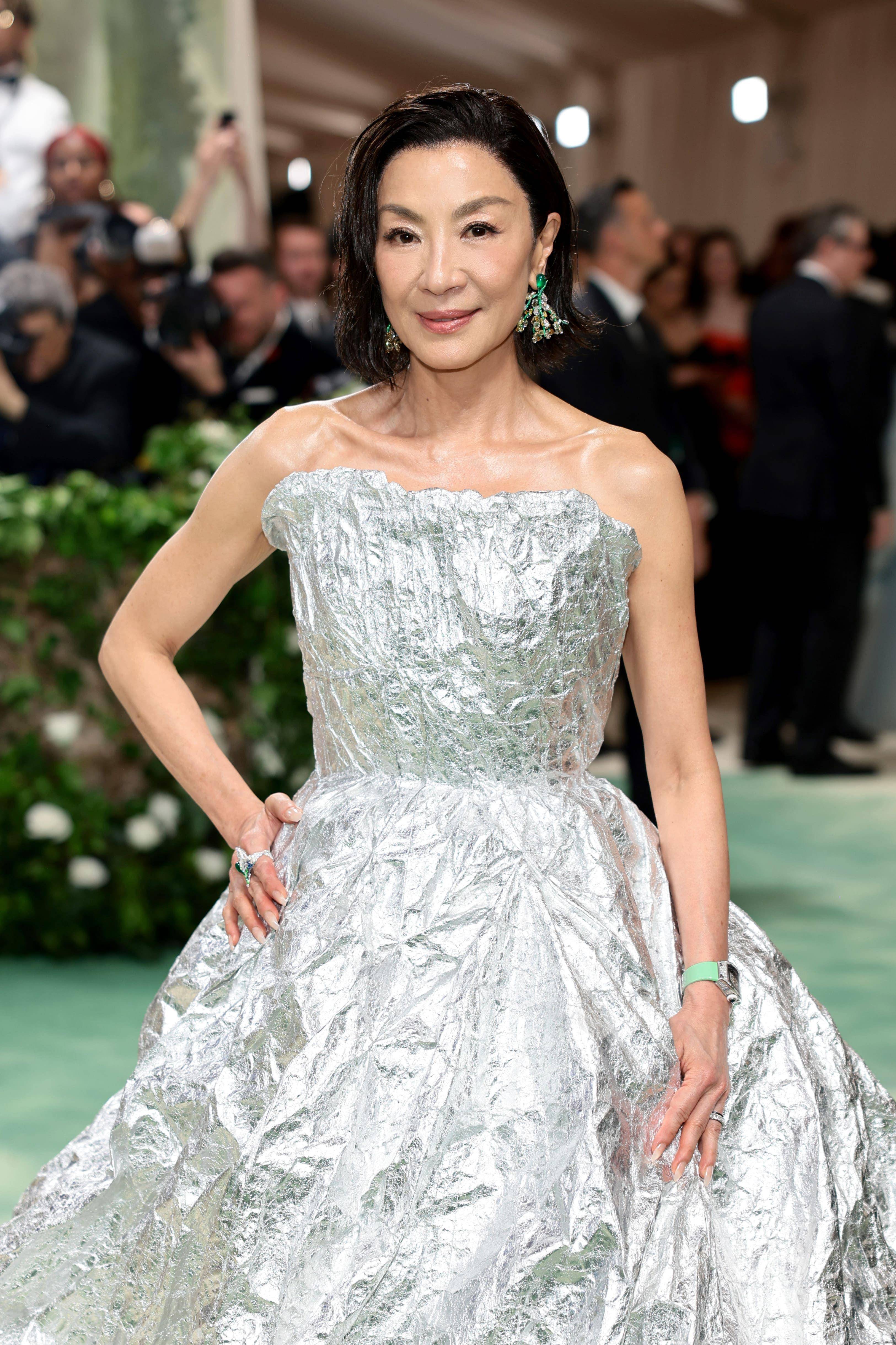 中国台湾珠宝设计师赵心绮再登Met Gala　杨紫琼爱戴祖母绿配千万钻表 时尚穿搭 图1张