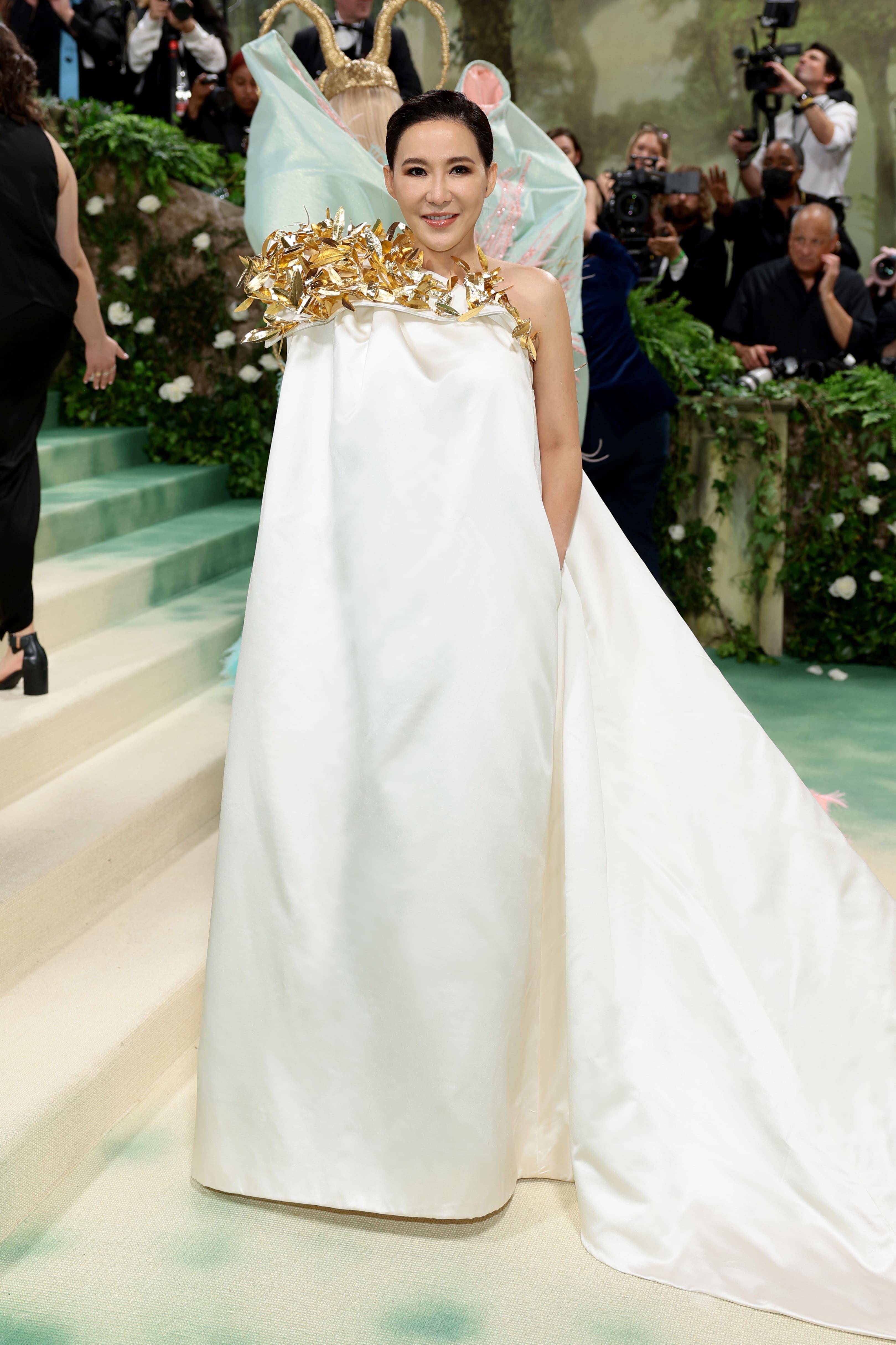 中国台湾珠宝设计师赵心绮再登Met Gala　杨紫琼爱戴祖母绿配千万钻表 时尚穿搭 图4张