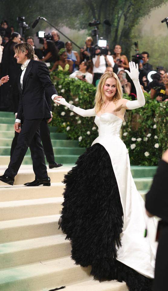 Met Gala／穿73年前的古董礼服也好时髦！妮可基嫚气场全开制霸红毯 时尚穿搭 图2张