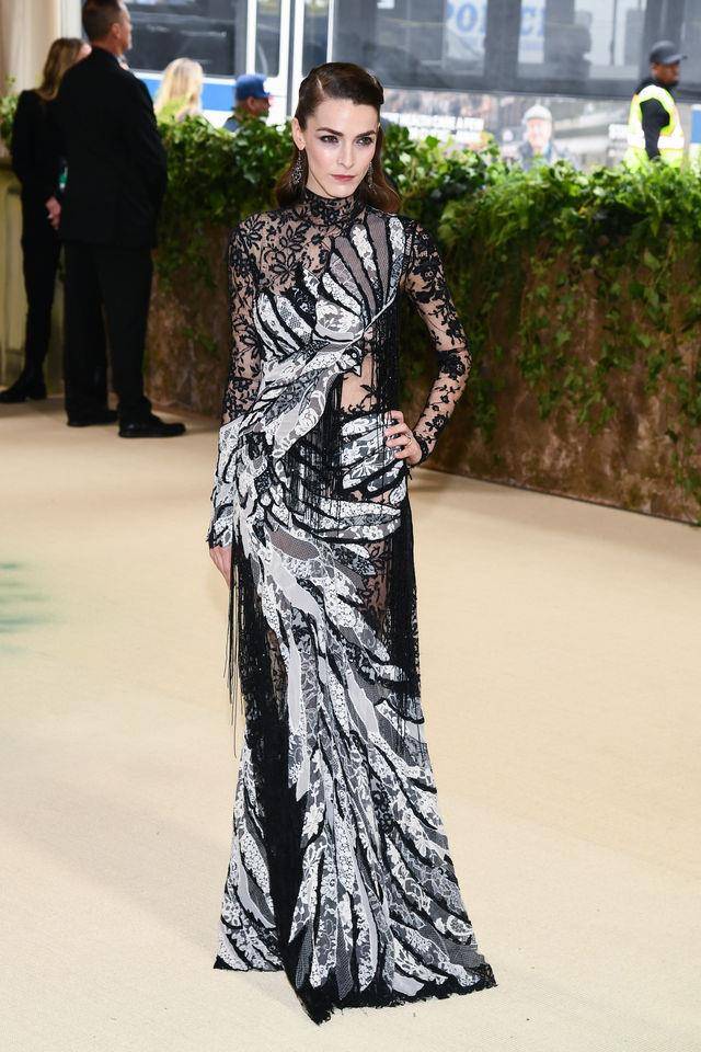 Met Gala／安娜温图竟没穿小香！女儿凤凰镂空礼服展现颓丧美 名人名流 图3张