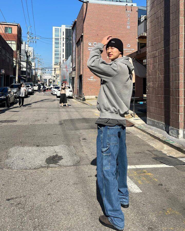 《背着善宰跑》边佑锡私服男友风穿搭更帅　全黑休闲、正装一眼心动 最新资讯 图3张