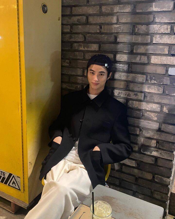 《背着善宰跑》边佑锡私服男友风穿搭更帅　全黑休闲、正装一眼心动 最新资讯 图7张