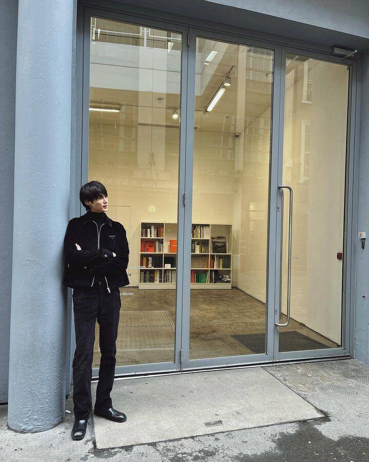 《背着善宰跑》边佑锡私服男友风穿搭更帅　全黑休闲、正装一眼心动 最新资讯 图10张