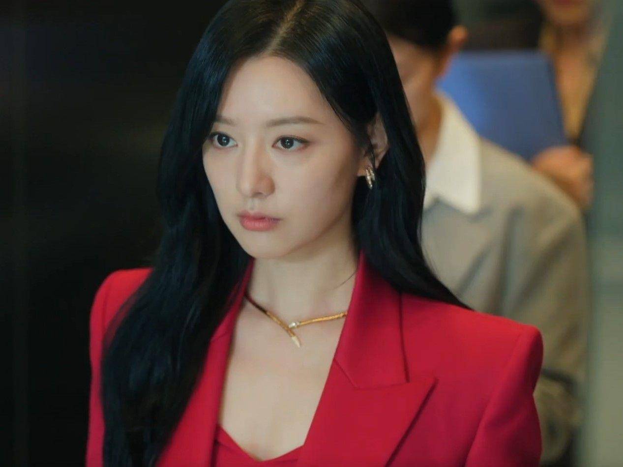 《泪之女王》蛇珠宝抢镜　K金、玫瑰金版奢华登场 名人名流 图1张