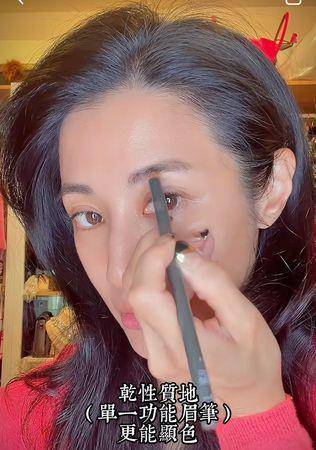李蒨蓉传授“回春野生眉7步骤”　画完上半脸秒拉提 最新资讯 图2张