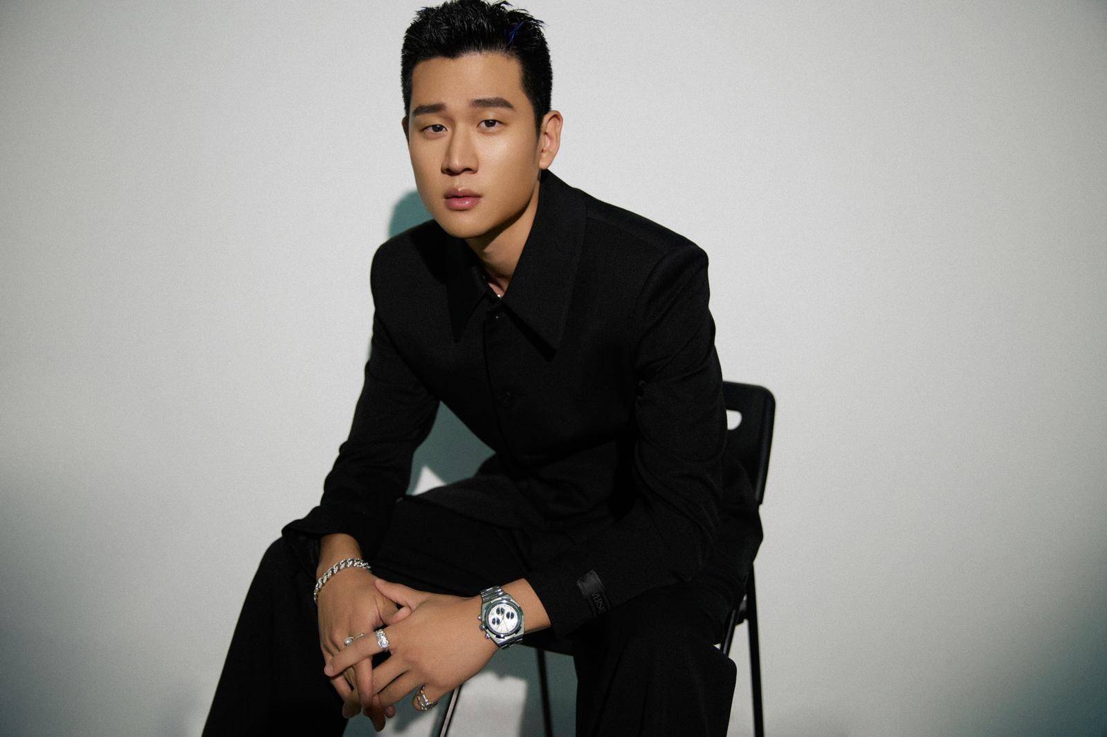 周兴哲演唱会狂换装！CHANEL小香外套穿搭范本、Ferragamo西装超有气势 名人名流 图6张