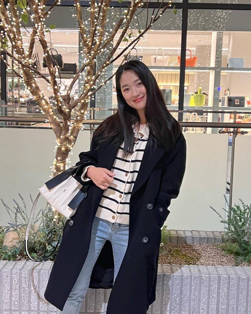 《背着善宰跑》金惠奫无害甜美私服　碎花、牛仔裤都是爱用单品 最新资讯 图2张