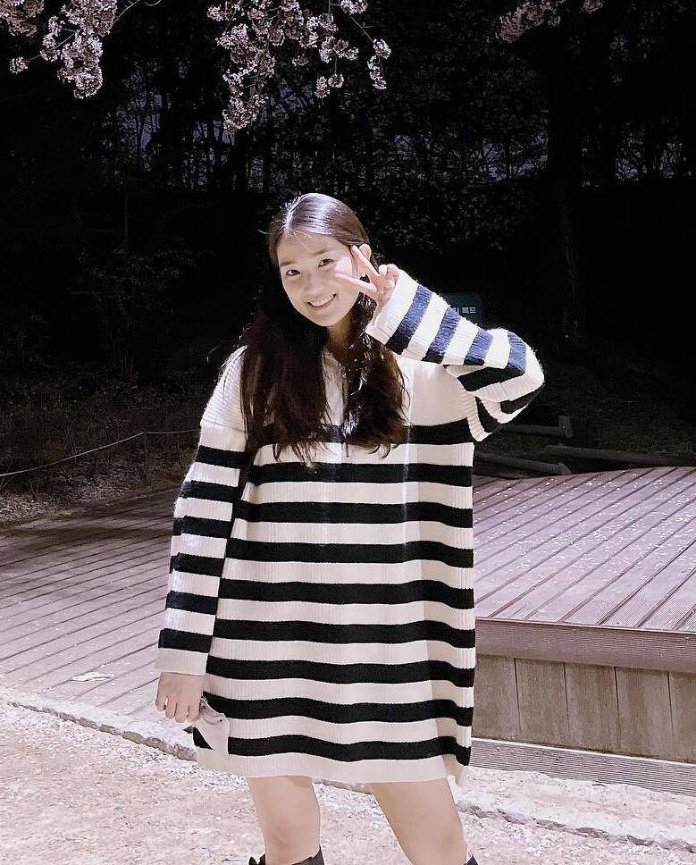 《背着善宰跑》金惠奫无害甜美私服　碎花、牛仔裤都是爱用单品 最新资讯 图3张