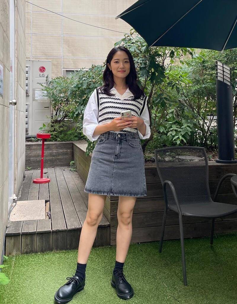 《背着善宰跑》金惠奫无害甜美私服　碎花、牛仔裤都是爱用单品 最新资讯 图4张