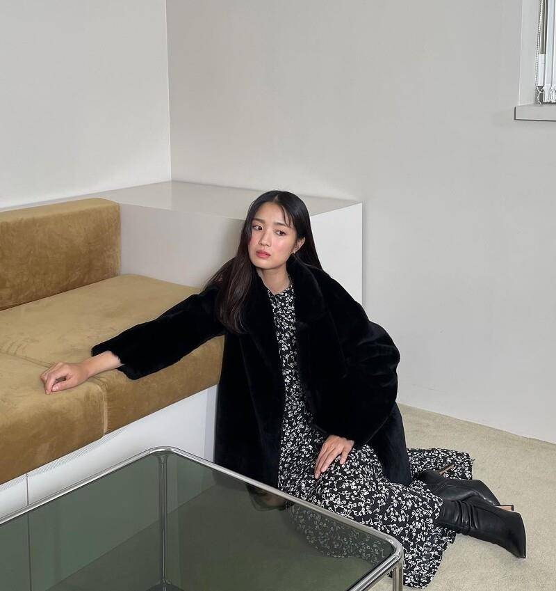 《背着善宰跑》金惠奫无害甜美私服　碎花、牛仔裤都是爱用单品 最新资讯 图8张