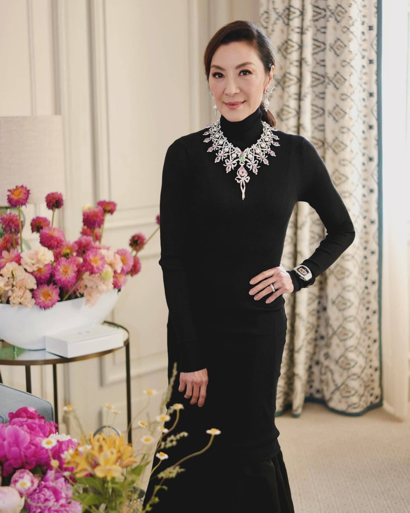 杨紫琼“妹妹头”不见了　千万钻表与珍珠加身变回贵妇 名人名流 图1张