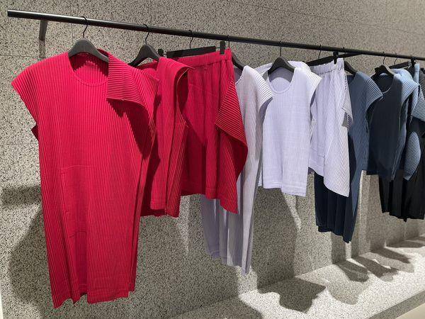 皱折手机包很好用、香草白服装太迷人　HOMME PLISSÉ ISSEY MIYAKE新店独卖款一次看 时尚穿搭 图5张