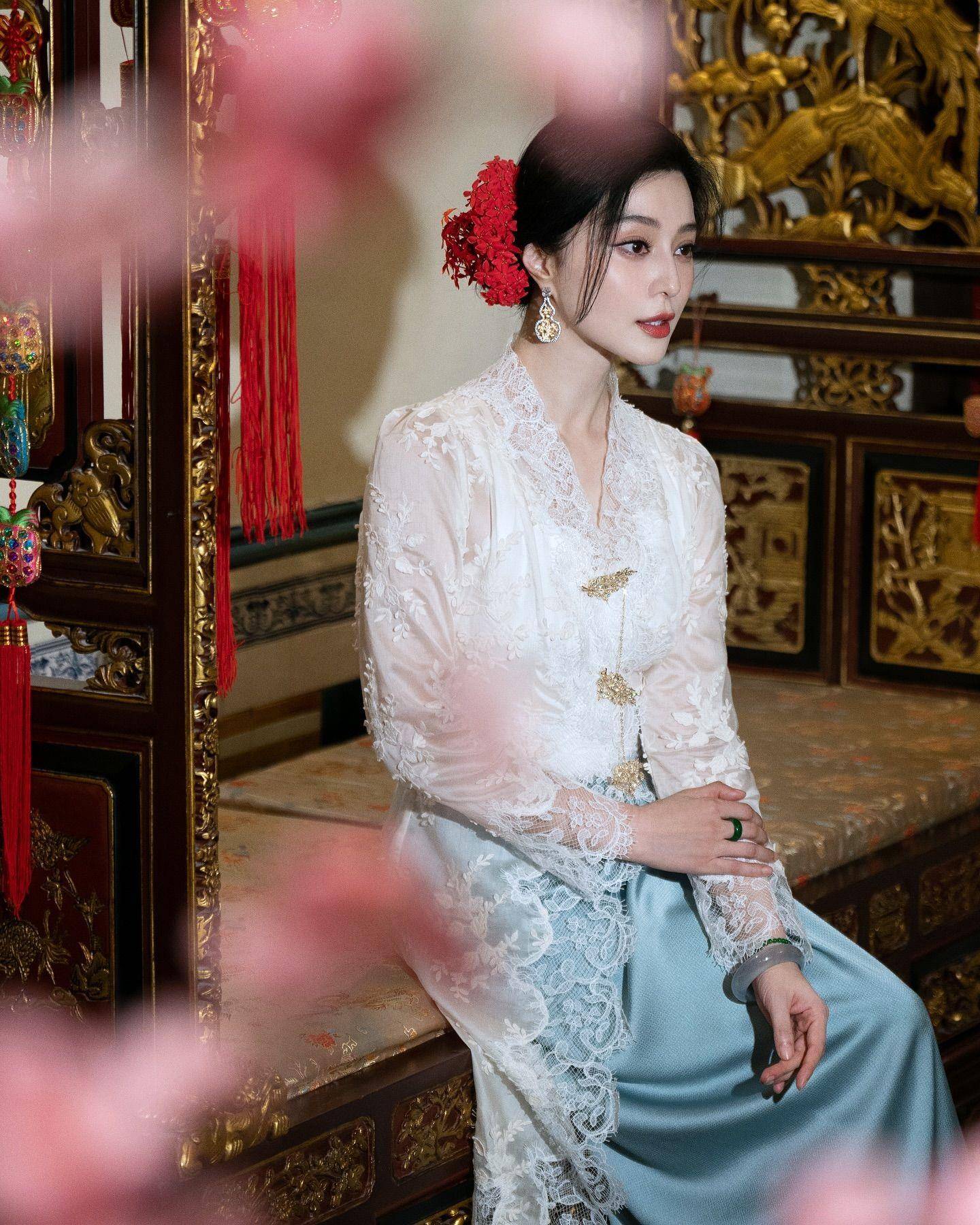 范冰冰蕾丝装美翻　盛装游马来西亚大啖美食 时尚穿搭 图2张