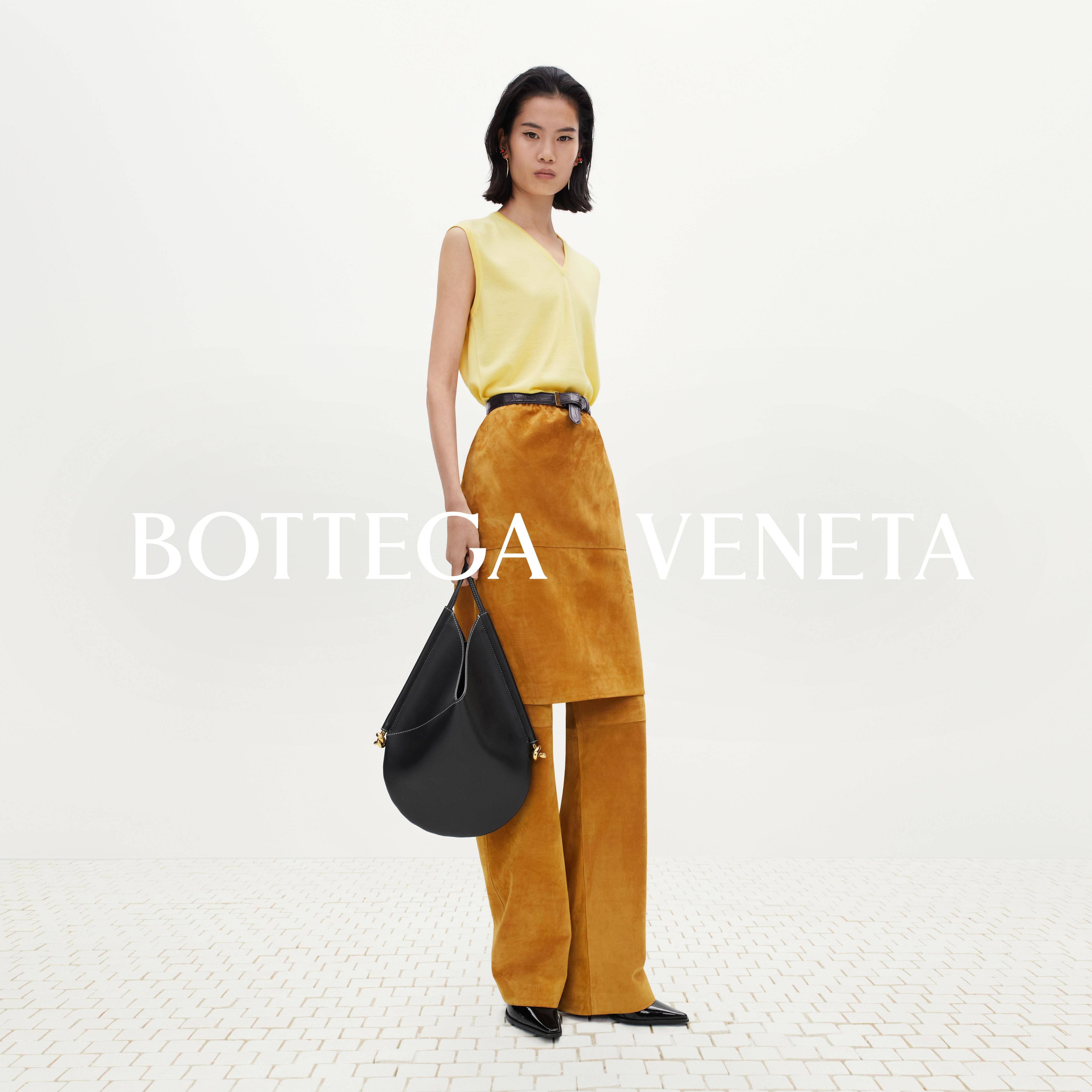 包开箱／Bottega Veneta鸡蛋包话题登场！金属扭结、编织皮革低调奢华 时尚穿搭 图2张