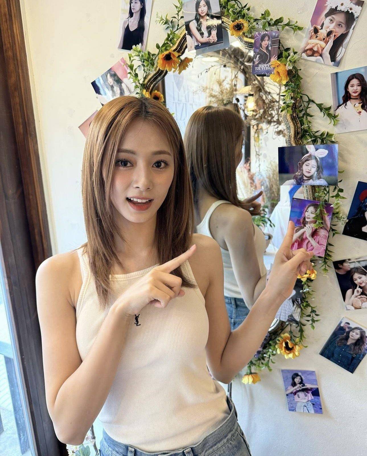周子瑜万元贴身背心配牛仔裤青春无敌　4语言谢粉丝生日祝福 时尚穿搭 图4张