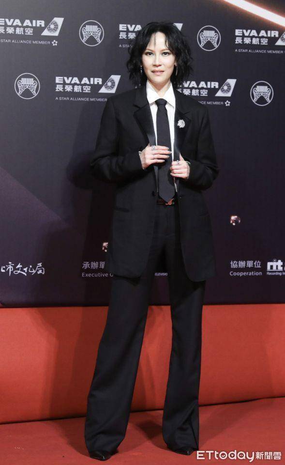 金曲时尚总览 ／孙盛希破尺度镂空裙全场最辣！杨乃文激帅西装电晕网 名人名流 图1张