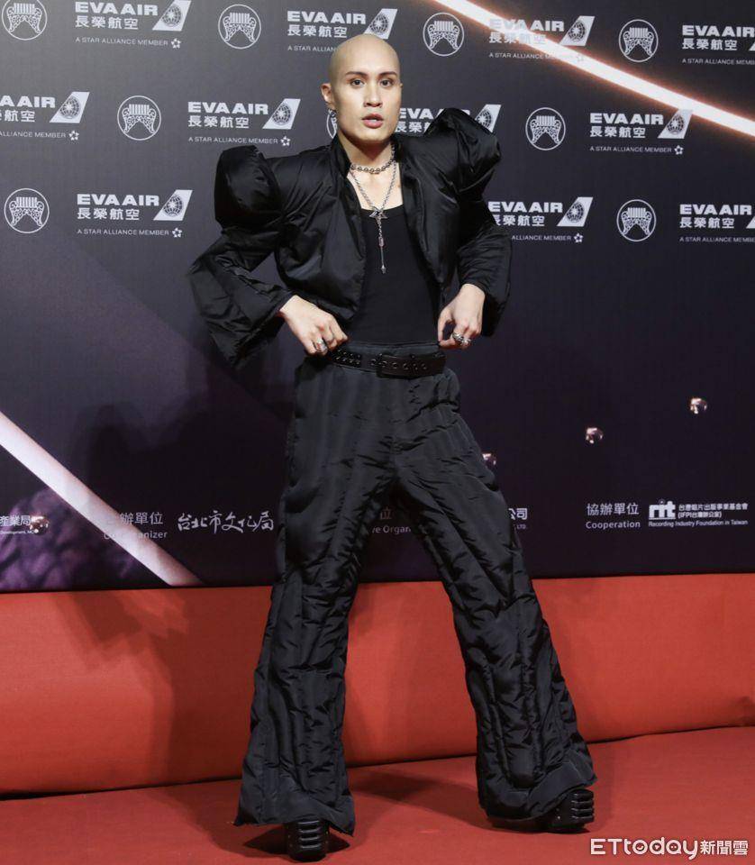 金曲时尚总览 ／孙盛希破尺度镂空裙全场最辣！杨乃文激帅西装电晕网 名人名流 图2张
