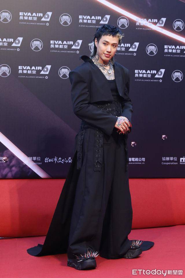金曲时尚总览 ／孙盛希破尺度镂空裙全场最辣！杨乃文激帅西装电晕网 名人名流 图16张