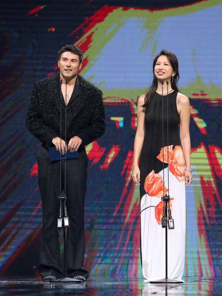 没上红毯太可惜！A-Lin、艾怡良压轴颁奖礼服美炸　知情人都发现竟是撞牌 时尚穿搭 图10张