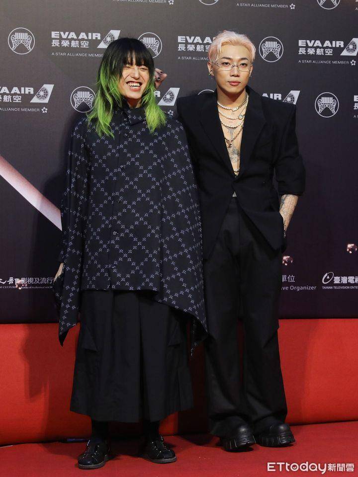 个人意见评金曲红毯／男星都爱深V辣翻　黄伟晋该去打橄榄球？ 时尚穿搭 图4张