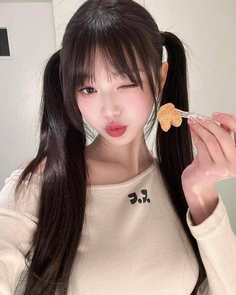 又一个韩星爱牌登台！可爱小逗点高人气　Jennie、金秀贤同款买得到 最新资讯 图2张