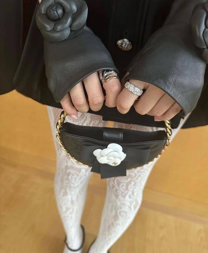 Jennie珠宝穿搭4招！戒指叠戴、多层项炼打造小脸　职场也适合 最新资讯 图4张