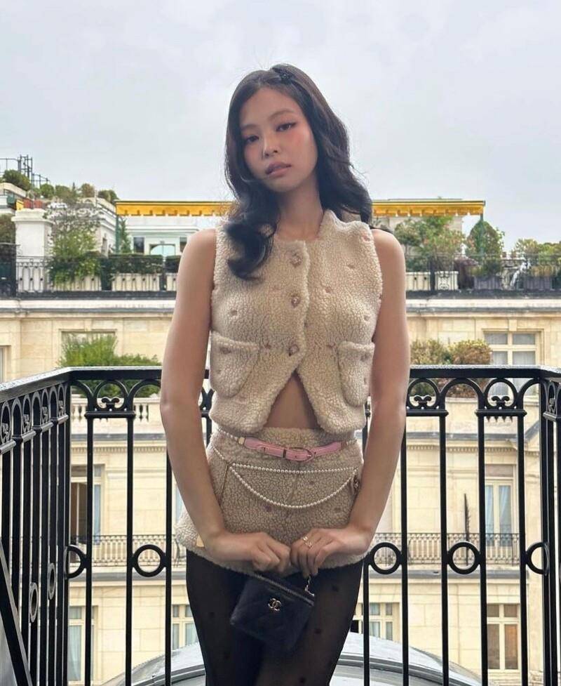 Jennie珠宝穿搭4招！戒指叠戴、多层项炼打造小脸　职场也适合 最新资讯 图3张