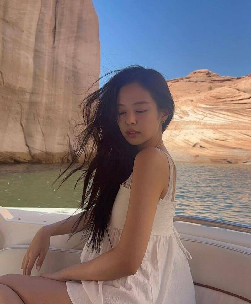 Jennie珠宝穿搭4招！戒指叠戴、多层项炼打造小脸　职场也适合 最新资讯 图7张