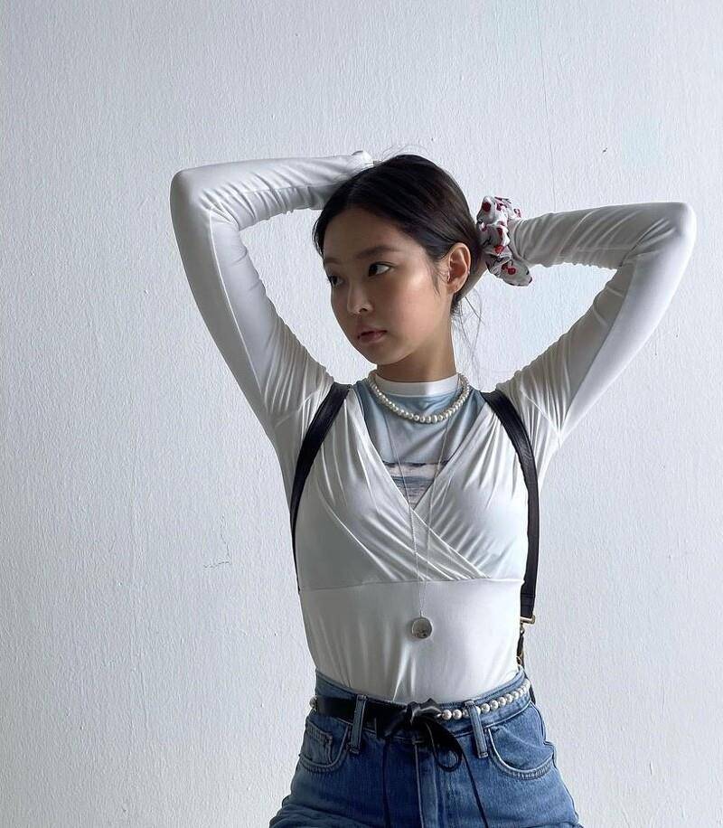 Jennie珠宝穿搭4招！戒指叠戴、多层项炼打造小脸　职场也适合 最新资讯 图8张