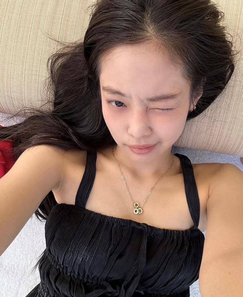 Jennie珠宝穿搭4招！戒指叠戴、多层项炼打造小脸　职场也适合 最新资讯 图9张