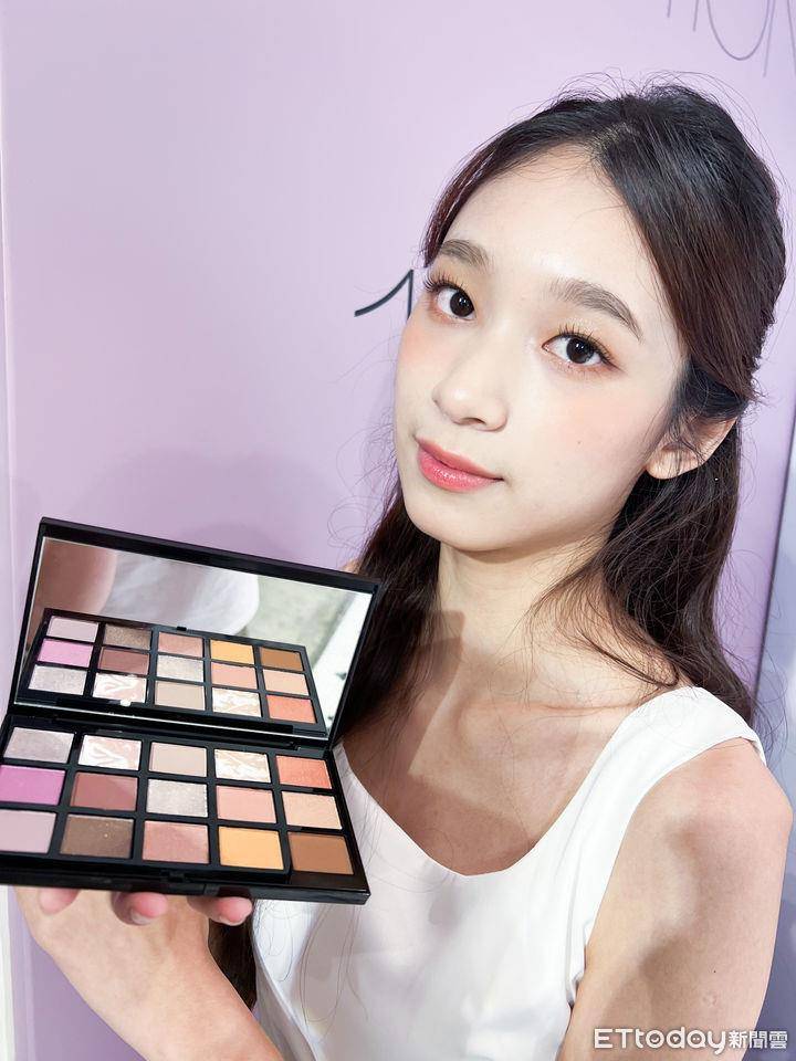 试开箱／专柜眼影每颗不到200元！CP值超高的15周年限定盘要抢才有 最新资讯 图1张