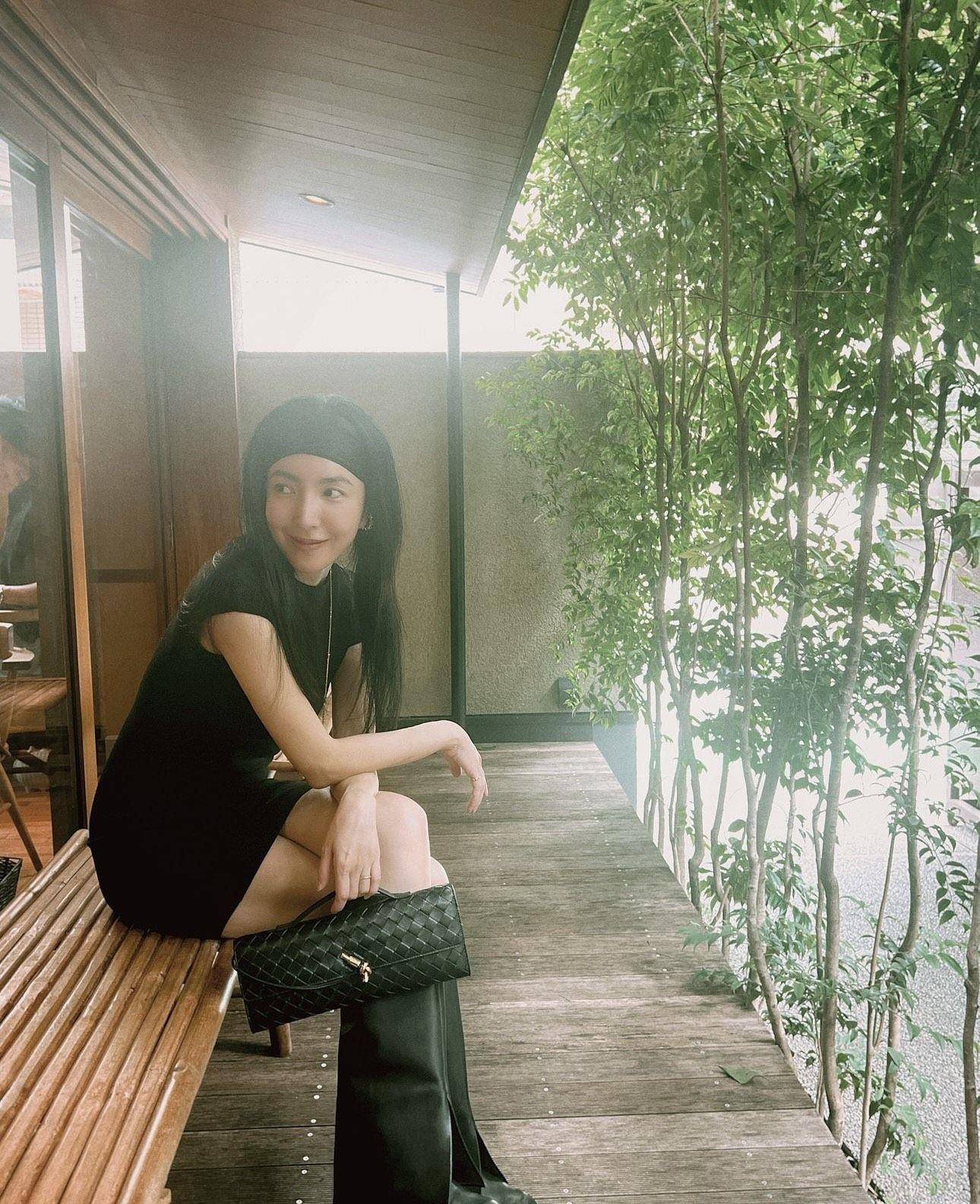 杨谨华迷你裙配长靴又辣又帅　老公忙拍游日美照甜蜜蜜 名人名流 图2张