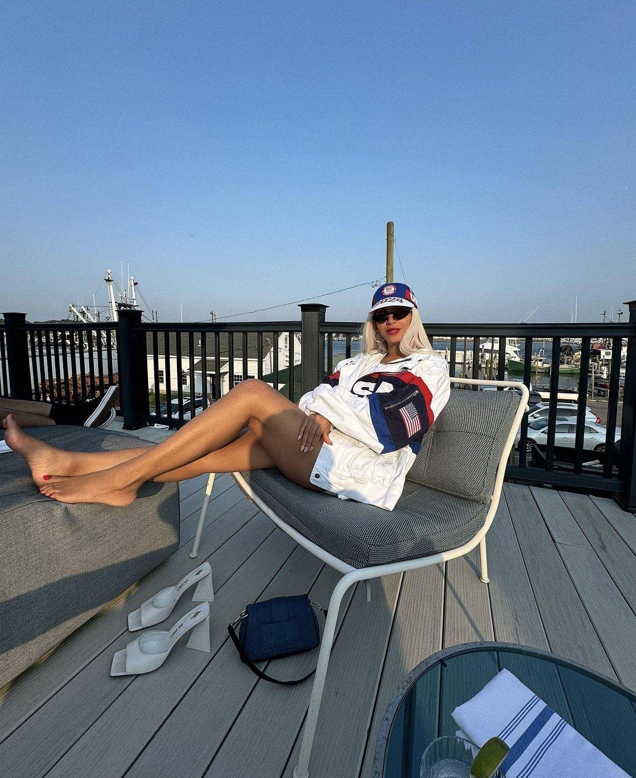 碧昂丝火辣美国国旗装应援奥运选手　连美甲与珠宝都应景 时尚穿搭 图4张