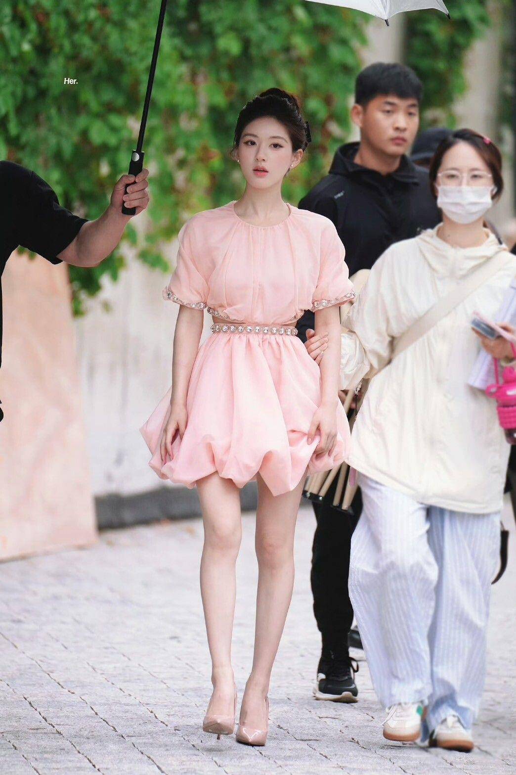 赵露思新剧《许我耀眼》未开播穿搭先引爆话题　10套生图LOOK太美 最新资讯 图7张