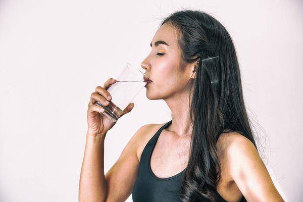 告别便秘危机！营养师教“排便顺畅”8秘诀：空腹喝水就有感 最新资讯 图2张