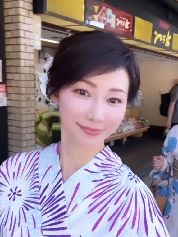 星变美／55岁“不老仙妻”水谷雅子教双色腮红画法　两颊不凹陷又提气色 最新资讯 图2张
