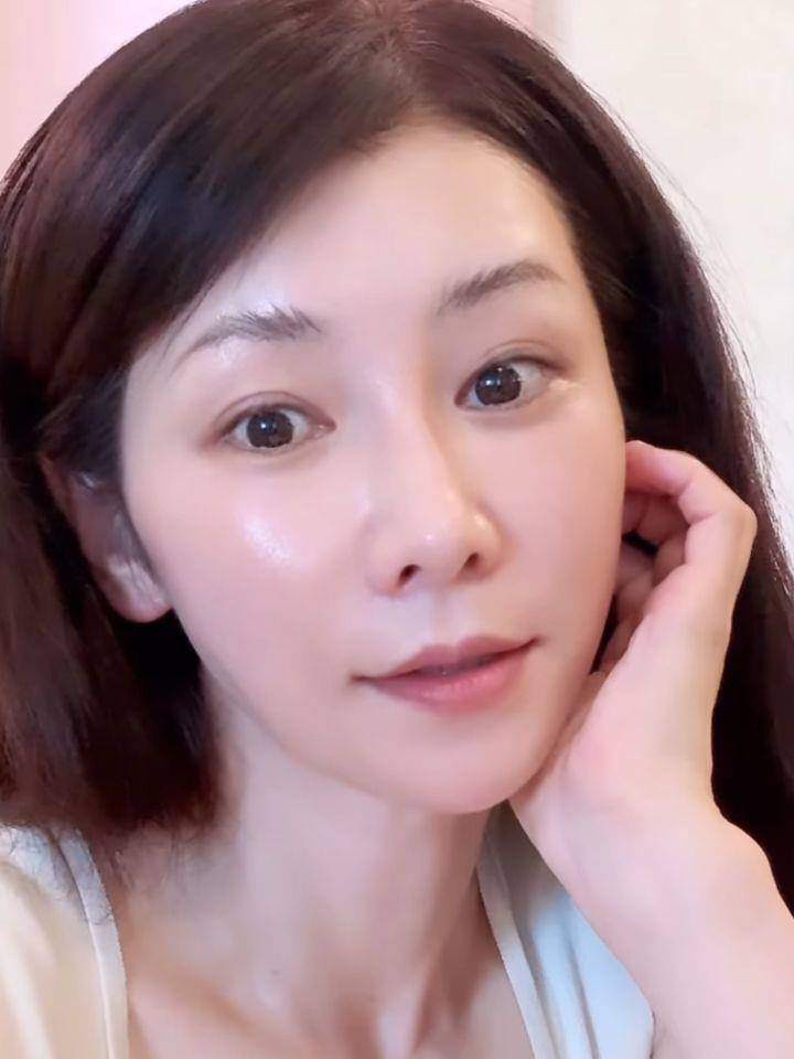 星变美／55岁“不老仙妻”水谷雅子教双色腮红画法　两颊不凹陷又提气色 名人名流 图3张