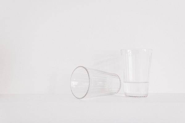 ▲▼水,玻璃杯,水杯,喝水（图／取自免费图库LibreStock）
