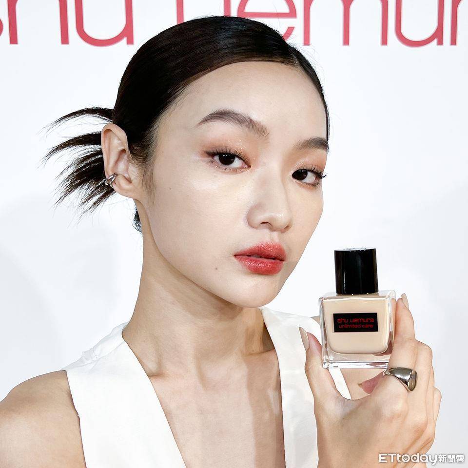 试开箱／日本“群青”入粉底！澄净蓝扫除蜡黄更心机 最新资讯 图1张