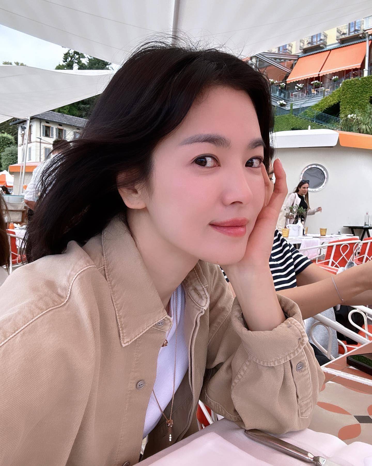 宋慧乔女大生造型游义　百万劳力士、珠宝泄贵妇身分 奢侈品牌 图2张