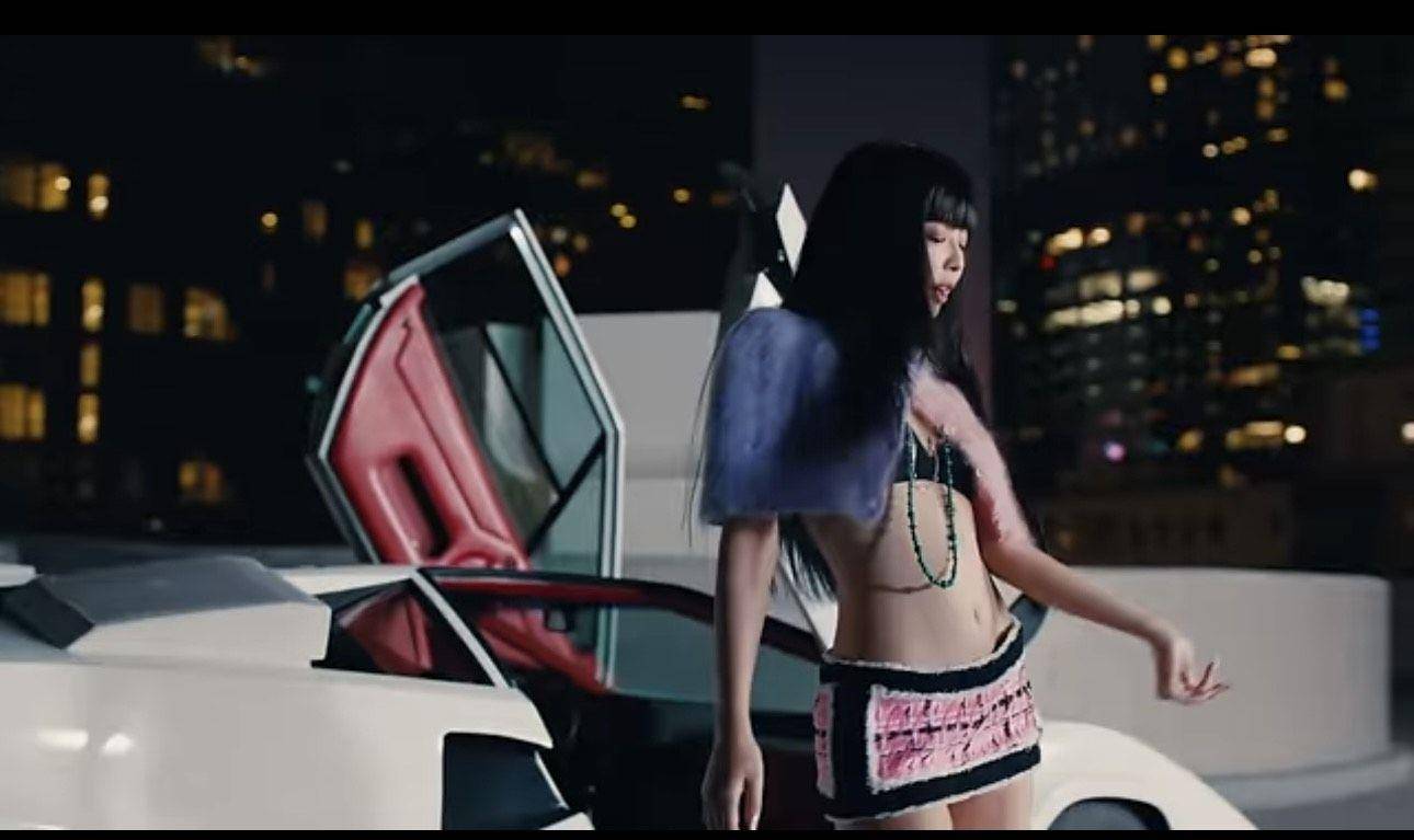 Jennie牙齿出现闪亮蝴蝶结　南韩小众牌特制牙饰又酷又甜美 最新资讯 图4张