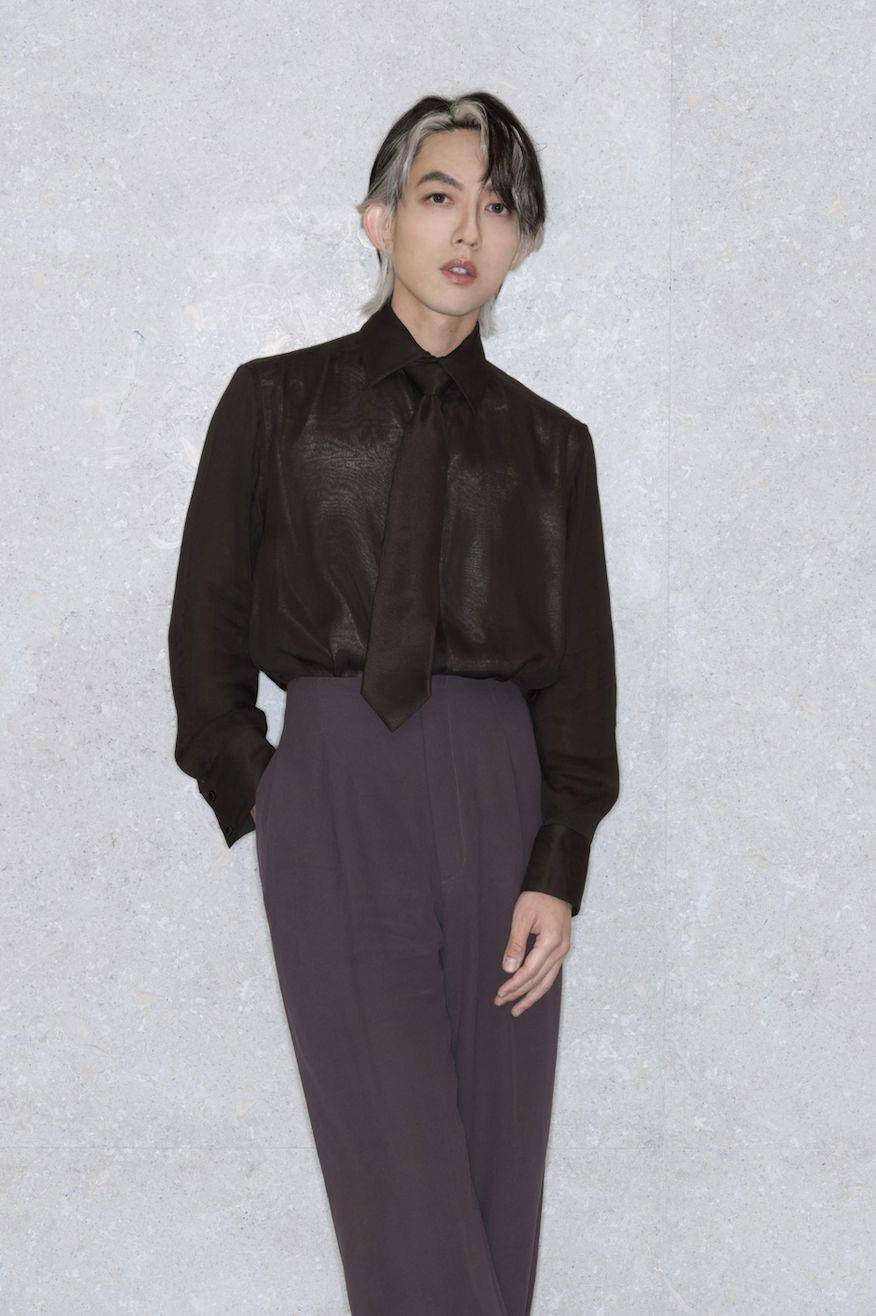 李宰旭来台帅照曝光！穿SAINT LAURENT西装逛台北101　还放送可爱自拍 时尚穿搭 图2张