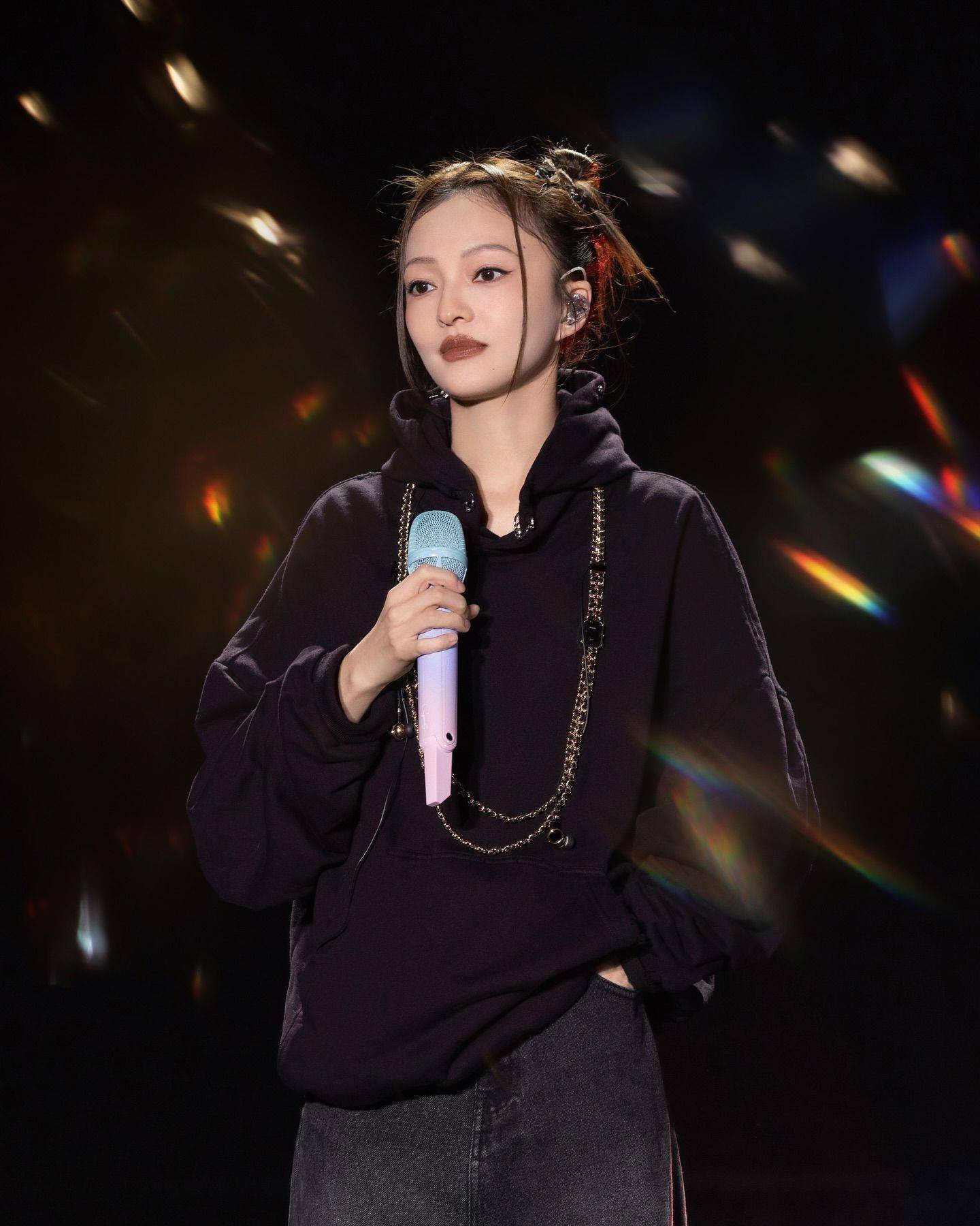 张韶涵名牌买成精　香奈儿耳机项炼表、德国名表上身轻松破百万 奢侈品牌 图1张