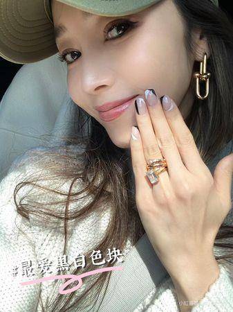 侯佩岑“法式指甲”遇到瓶颈　笑叹：美甲的尽头是单色 最新资讯 图3张