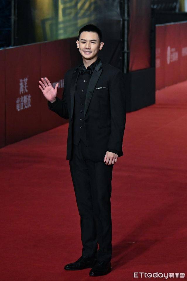 金钟时尚总览 ／林依晨火辣深V穿裤装压轴登场！许玮甯流苏礼服抢最美 时尚穿搭 图9张