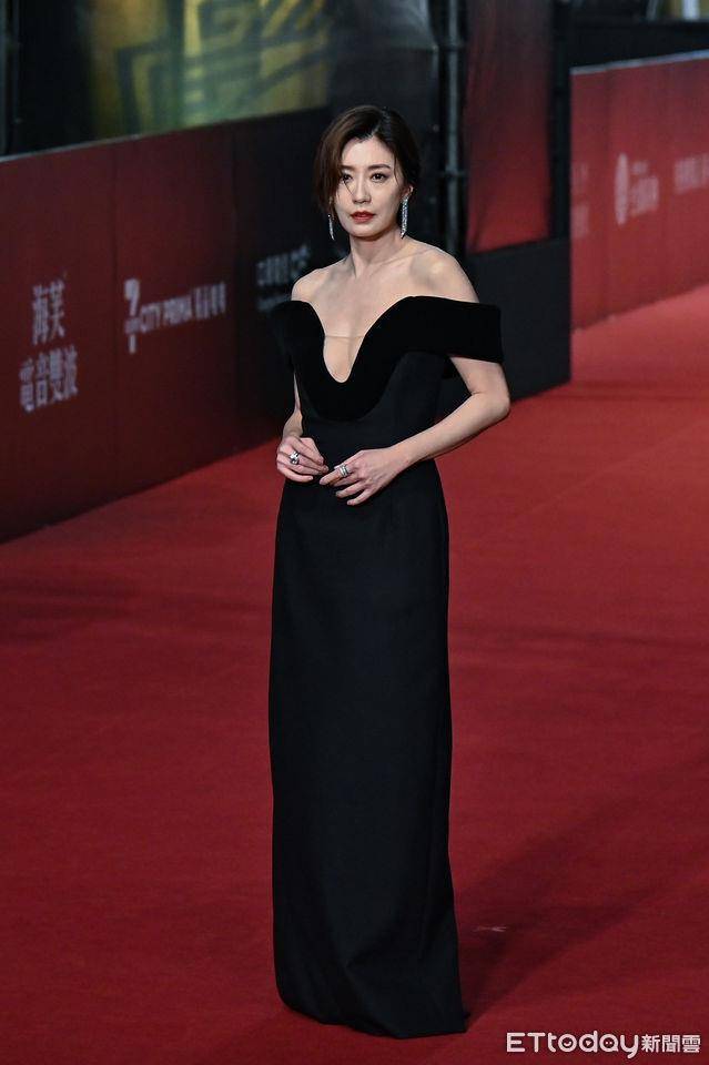 金钟时尚总览 ／林依晨火辣深V穿裤装压轴登场！许玮甯流苏礼服抢最美 时尚穿搭 图10张