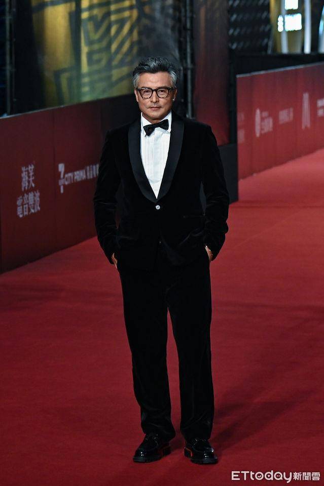 金钟时尚总览 ／林依晨火辣深V穿裤装压轴登场！许玮甯流苏礼服抢最美 时尚穿搭 图14张