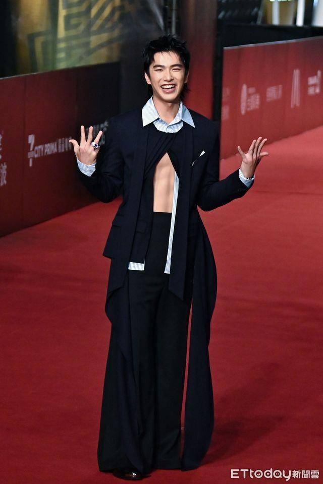 金钟时尚总览 ／林依晨火辣深V穿裤装压轴登场！许玮甯流苏礼服抢最美 时尚穿搭 图19张