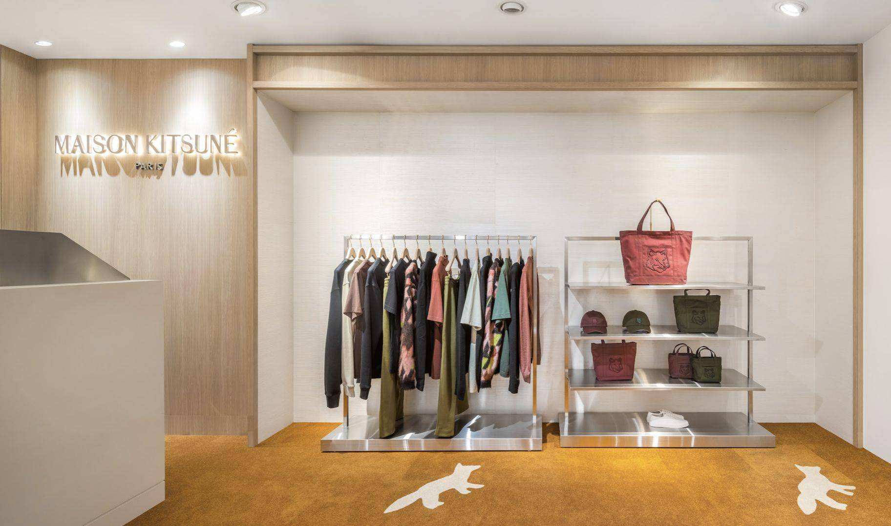 Maison Kitsuné绝美新店在东区！小狐狸包超有质感、秋季山系更潮了 时尚穿搭 图3张