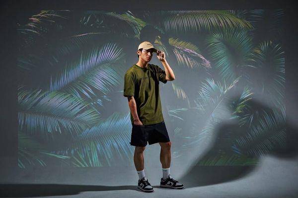 陈杰宪背“金色小飞人”后背包回台！搭西装帅度再破表 名人名流 图4张